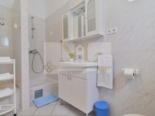 Apartment mit privatem Pool, Okrug Gornji