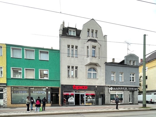 Mehrfamilienhaus mit einer Gewerbeeinheit