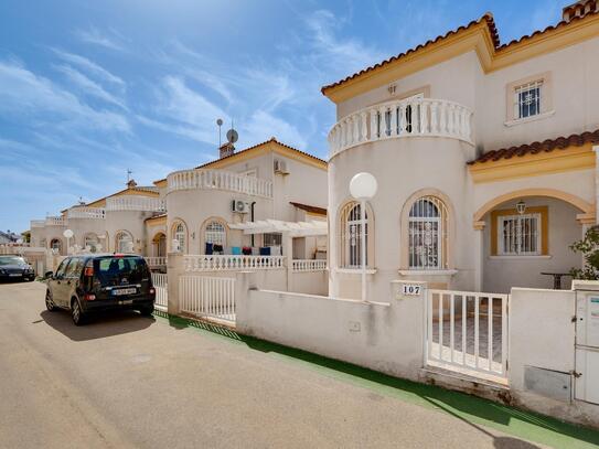 Villa in Torrevieja with 3