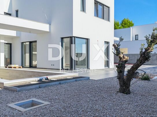 RAB ISLAND, BARBAT – Luxusvilla mit modernem Design – Ihre Immobilie 300 m vom Meer entfernt!