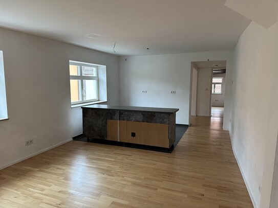 Helle 2,5 Zimmer-Denkmalschutz-Wohnung im Herzen von Roth