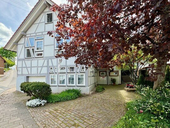 Schwarzwald: Aussergewöhnliches Architektenhaus mit Home-Office.