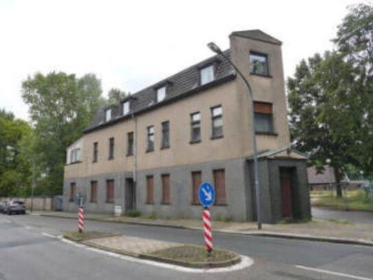 MFH Mehrfamilienhaus mit Garagen und 2300m² Grundstück