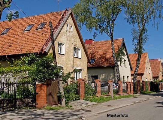 Mehrfamilienhaus mit Doppelgarage - provisionsfrei