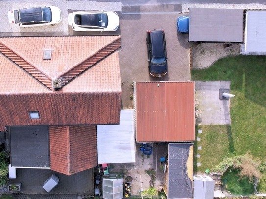 Charmante Eigentumswohnung mit großzügigem Garten (Baugrundstück) in ruhiger Lage