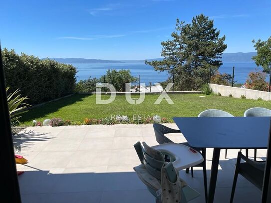 KOSTRENA, luxuriös eingerichtetes Apartment mit Garten und wunderschönem Blick auf das Meer