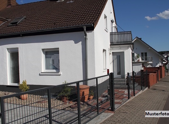 Einfamilien-Reihenendhaus mit 2 Garagenstellplätzen