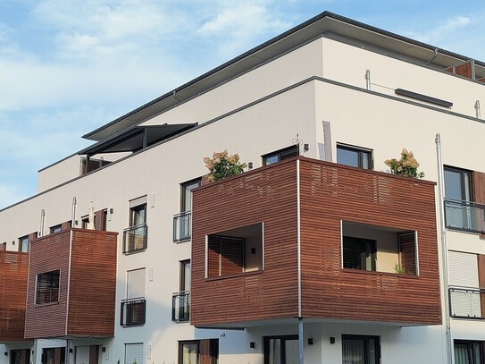 Hochwertige 3-Zi.-Etagenwohnung mit großer Dachterrasse in zentraler Lage