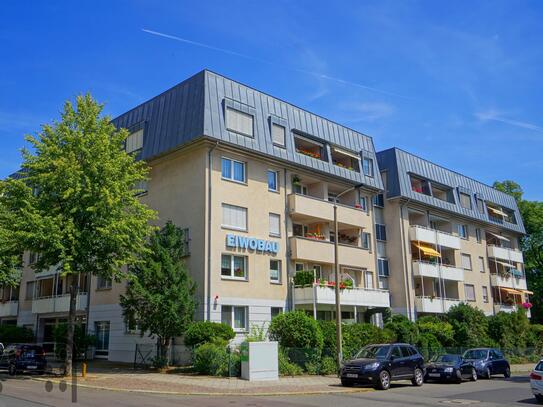 Gut vermietete 4-Zimmerwohnung mit Tiefgaragen-Stellplatz in ruhiger Wohnstraße in Gohlis!