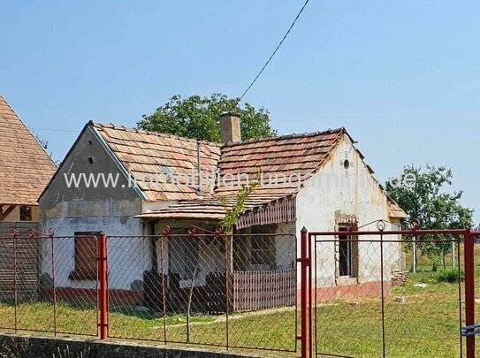 Familienhaus mit großem Grundstück in der Nähe des Plattensees zu renovieren