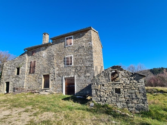 ALTES ISTRISCHES HAUS MIT EINZIGARTIGER LAGE UND MEERBLICK