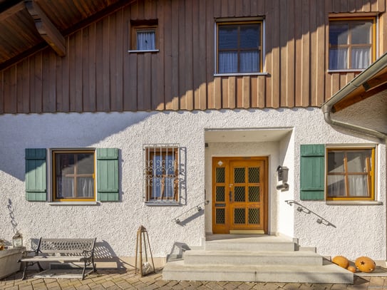 Traumhaftes Chiemgauer Alpenchalet 
mit großzügigem Wintergarten 
in ruhiger Lage im Inntal in Kößlarn