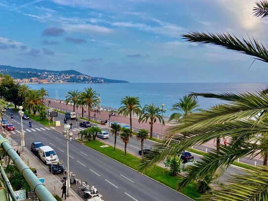 NICE - Promenade des Anglais : Appartement 3/4 pièces avec vue mer panoramique