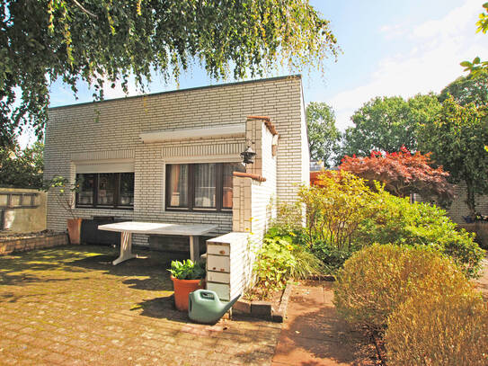 Atrium-Bungalow mit Kamin und Teilkeller in ruhiger Sackgassenlage