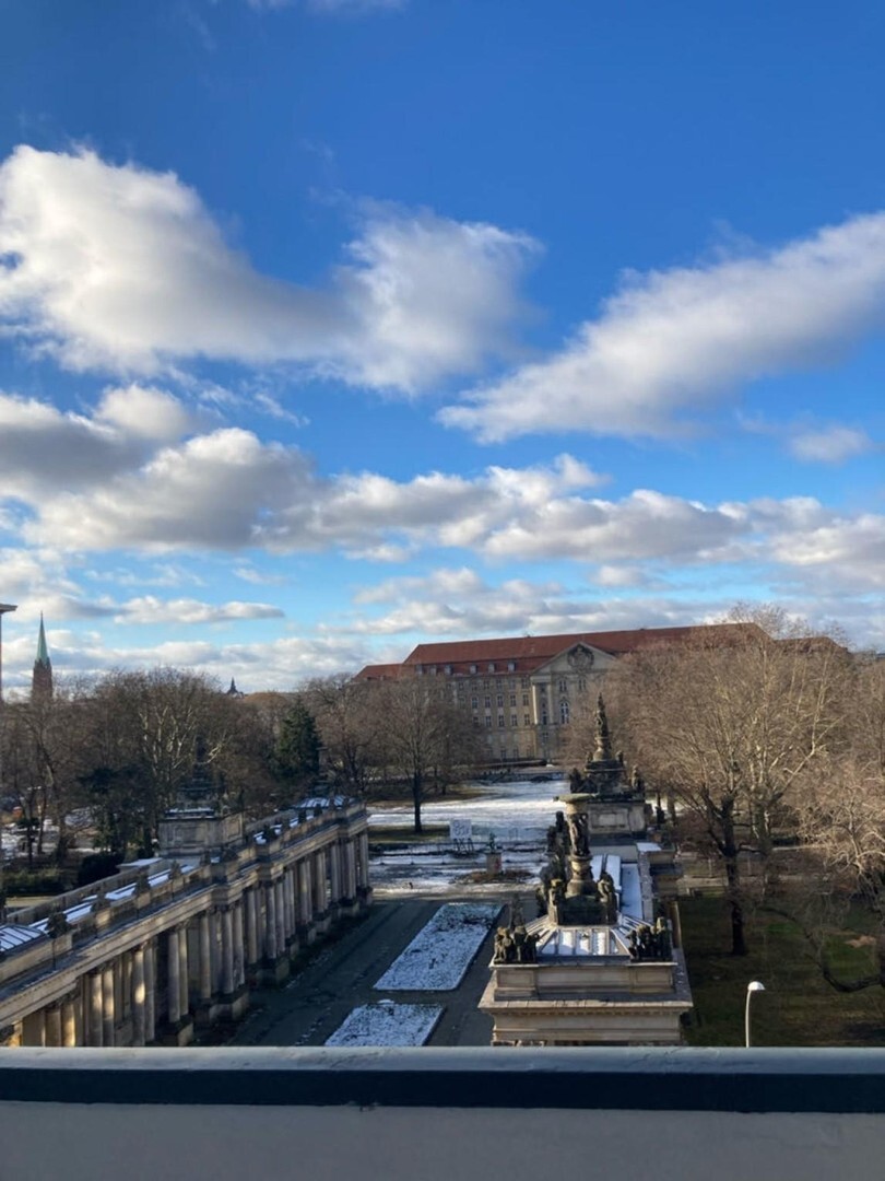 Sehr helle 2-Zimmer-Wohnung mit Balkon, und Fenster in jedem Raum. - Photo 1