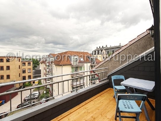 Attraktives Dachgeschoss-Apartment mit Dachterrasse und DSL in Zentrumsnähe