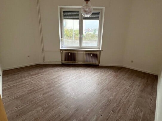 Bezugsfertige 2 Zimmer Wohnung mit neuer Küche, Stadtzentral , hell und gemütlich