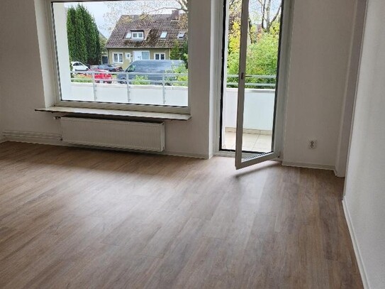 3 Zimmer ETW - neu Renoviert - neue EBK - Hochpaterre -sofort frei..