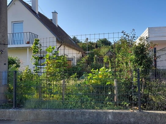 Kleines Haus, kernsaniert mit schönem Garten