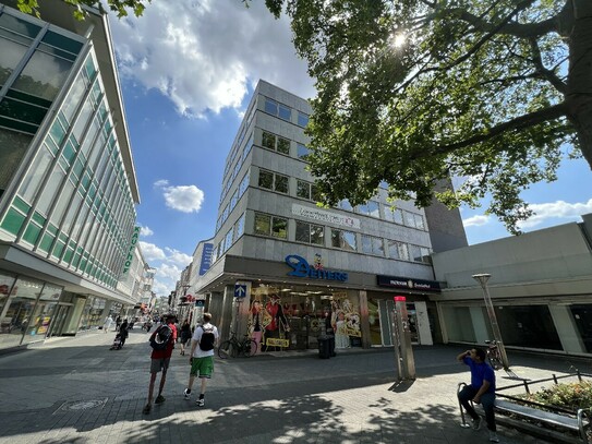 Lichtdurchflutete Büro-/Praxisetage ( 1. OG mit Aufzug) in zentraler City-Lage