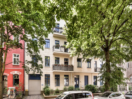 Zum Eigennutz oder als Kapitalanlage: gepflegte Altbauwohnung mit Balkon in Berlin-Oberschöneweide