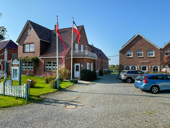 Top-Lage am Wattenmeer: Wohnhaus plus Gästehaus mit 5 gut gebuchten Ferienwohnungen.