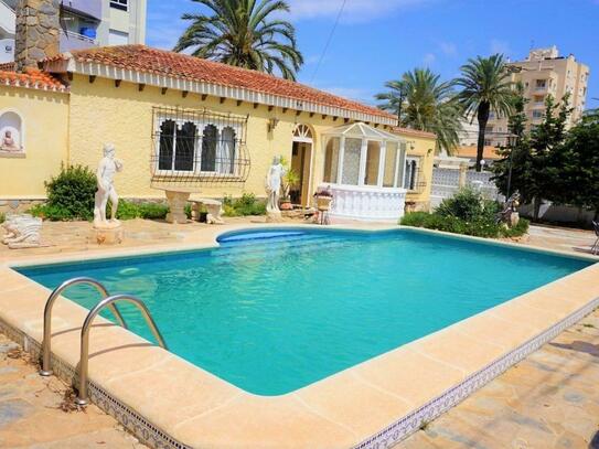 Villa in Torrevieja with 4