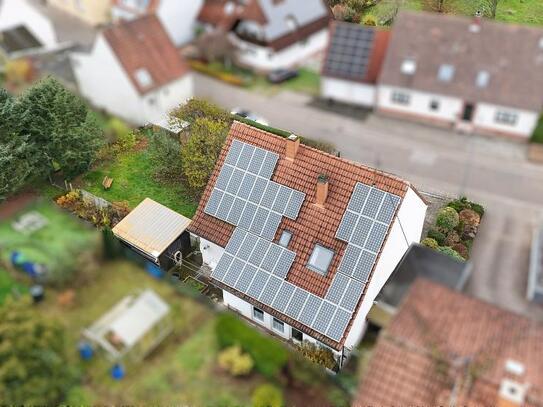 +++Freistehendes, gepflegtes Ein-bis Zweifamilienhaus mit sonnigem Gartengrundstück, Photovoltaikanlage, Garage+++