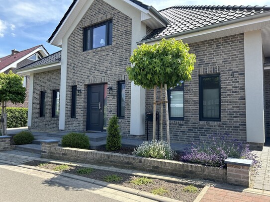 Ein-Zweifamilienhaus Essen (Oldenburg) mit PV Anlage.