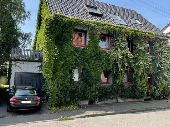 Frei werdendes Zweifamilienhaus mit Charme!