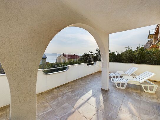 Novi Vinodolski - Apartment mit Balkon und Meerblick