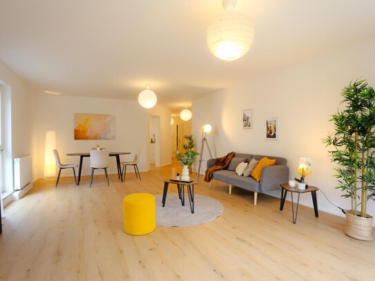 Sofort einziehen! Modernisierte und helle 2,5 Zimmer Wohnung in top Lage in Nittendorf!