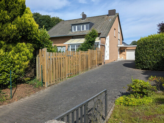 Freistehendes 2-Familienhaus mit großem Garten in ruhiger Wohnlage ab sofort verfügbar