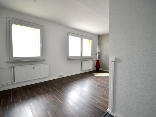 Moderne 1 Raum Wohnung mit top Aussicht über Halle, ruhig und hell