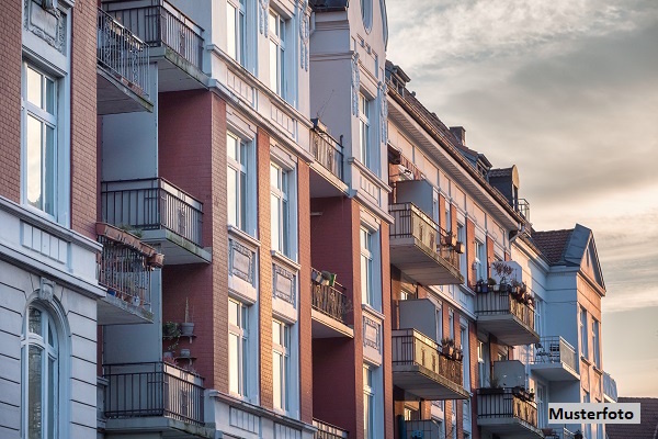 Sechsfamilienhaus mit Parkplätzen + Kapitalanlage +