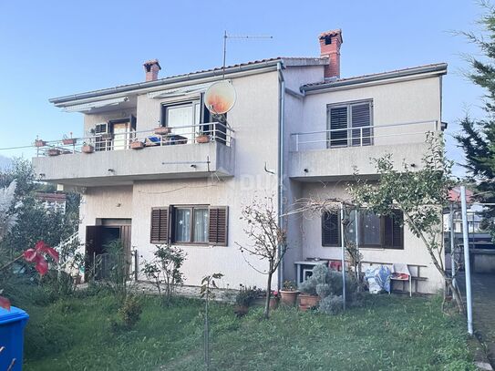 RIJEKA, SRDOČI, ZENTRUM - Einfamilienhaus mit 3 Wohnungen + Nebengebäude + Garten! GELEGENHEIT!