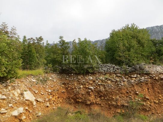 BRIBIR, GEMEINDE VINODOLSKA - Grundstück mit Ausgrabung