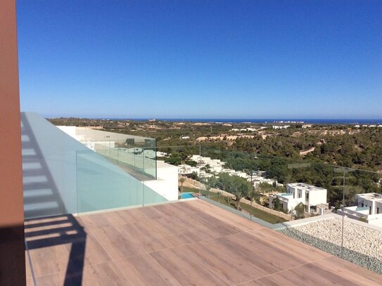 Penthouse-Wohnung mit 3 Schlafzimmern, 2 Bädern, Dachterrasse und Meerblick im exklusivem Golfresort Las Colinas