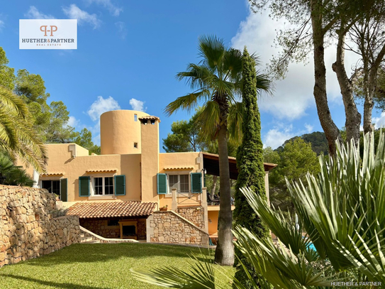 Finca mit traumhaften Meerfernblick und mediterranem Garten