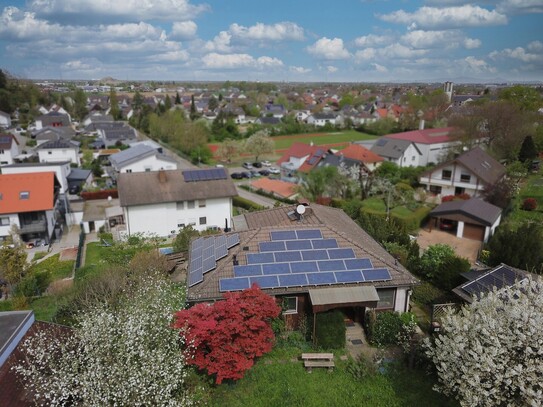 Grundstück mit Haus -Altbestand. Vogesen und Schwarzwaldblick.