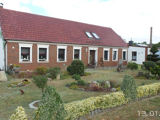 Gepflegtes Grundstück mit Einfamilienhaus (Preis - VB)