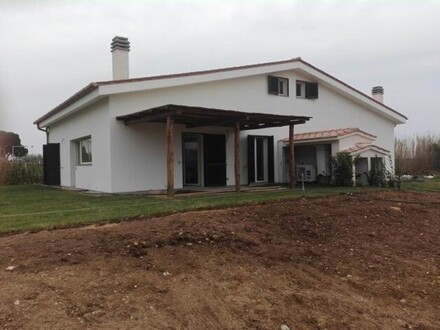 Neue Wohnung in einer Villa am Meer in der Toskana
