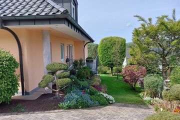 Imposante top gepflegte großzügige Villa in Südhanglage mit unverbaubarem Weitblick, inklusive Großraumgarage für 4 PKWs uvm.