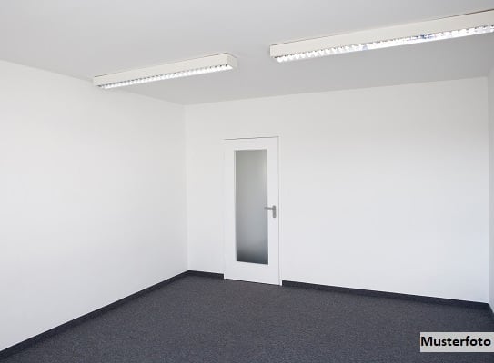 +++ 5-Zimmer-Wohnung mit Balkon und Stellplätze +++