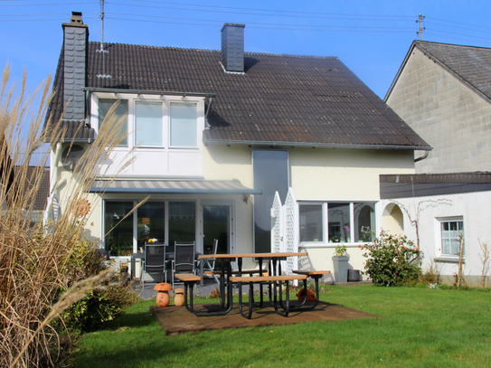 Attraktives Ein-/Zweifamilienhaus mit Garten in toller Wohnlage