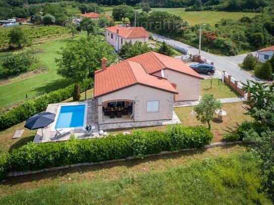 Ein charmantes Haus mit Swimmingpool in wunderschöner Lage