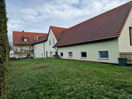 Kapitalanleger / Eigennutzer 4-5-Familienhaus in 97534 Waigolshausen mit Garten und 6 riesigen Garagen zwischen Würzbur…