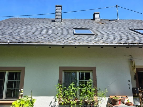 Schönes Landhaus mit 3 Wohneinheiten, Garten, Ortsrand, Garagen