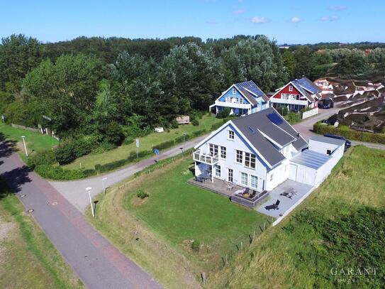 Einfamilienhaus mit Wasserblick und zwei Ferienhäuser