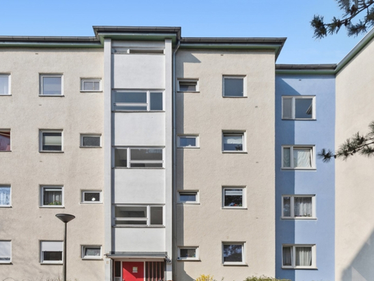 Bezugsfreie renovierungsbedürftige 3-Zimmer-Wohnung in Charlottenburg mit Balkon und Parkplatz- viel Potenzial!
